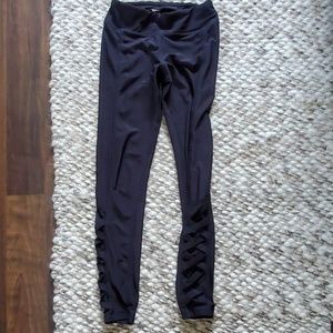 Spandex leggings with criss cross design near ankl